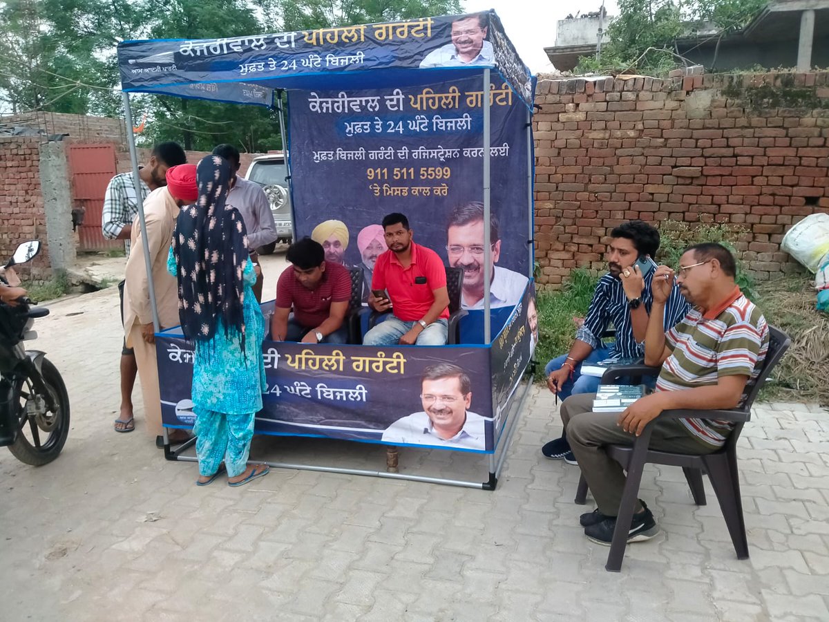 MasihCheeda's tweet photo. ਆਮ ਆਦਮੀ ਪਾਰਟੀ ਹਲਕਾ ਕਾਦੀਆਂ ਤੋਂ ਉਪ ਪ੍ਰਧਾਨ ਪੀਟਰ ਚੀਦਾ  ਮਿਨੋਰਟੀ ਵਿੰਗ ਪੰਜਾਬ ਦੀ ਅਗਵਾਈ ਹੇਠ , ਵਿੱਕੀ ਮਲਿਕ, ਪੀਟਰ ਮੱਟੂ, ਪਰਗਟ ਸਿੰਘ, ਮੋਨੂੰ ਚੀਦਾ, ਭੋਲਾ ਮਹਿਕ, ਸਾਜਨ,ਵਲੋਂ ਹਲਕਾ ਕਾਦੀਆਂ  ਦੇ ਵੱਖ- ਵੱਖ ਪਿੰਡਾਂ ਵਿਚ ਮਿਟਿੰਗਾਂ ਕੀਤੀਆਂ ਗਈਆਂ ਅਤੇ ਅਰਵਿੰਦ ਕੇਜਰੀਵਾਲ ਸਾਹਿਬ ਜੀ ਦੀ ਪਹਿਲੀ ਗਰੰਟੀ ਕਾਰਡ ਭਰੇ ਜਿਸ ਵਿੱਚ 300 ਯੂਨਿਟ https://t.co/TtHPQeGaZ6