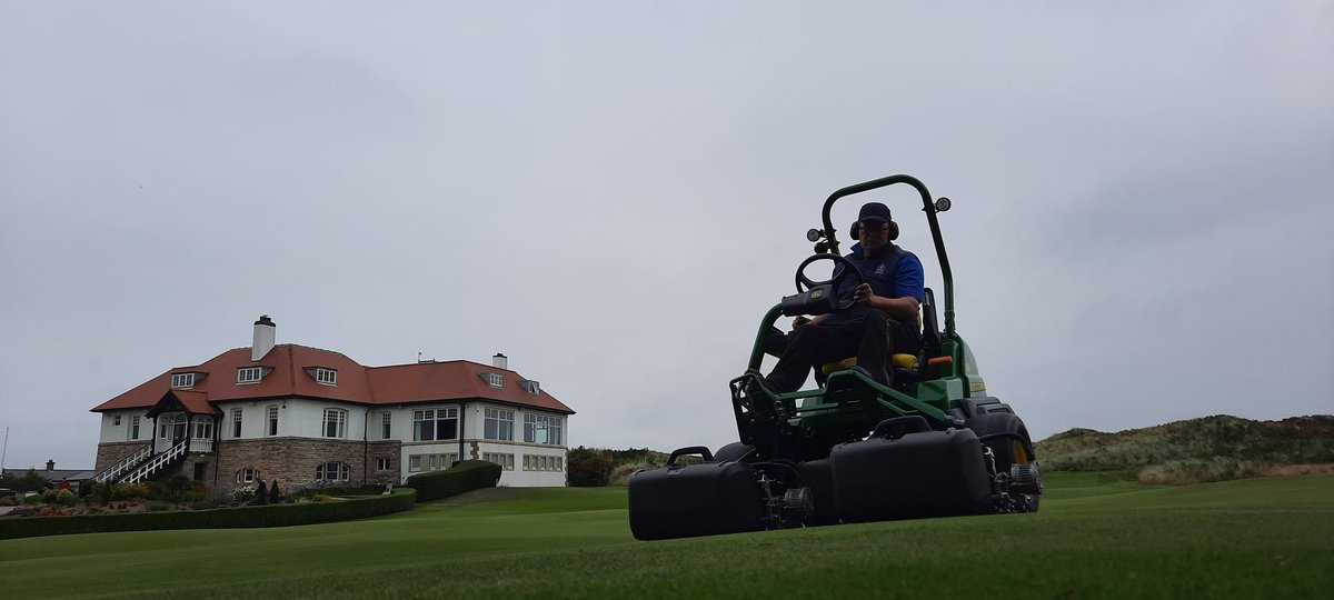 RickyNei11's tweet image. Final delivery this week was to Royal County Down GC. Many thanks from @JohnstonGilpin for the purchase and to Eamonn, @Garycrawford086, Noel and greens staff for choosing the @JohnDeere 2750E triplex mower to maintain their greens. #TechControl #professional @greenkeepingire