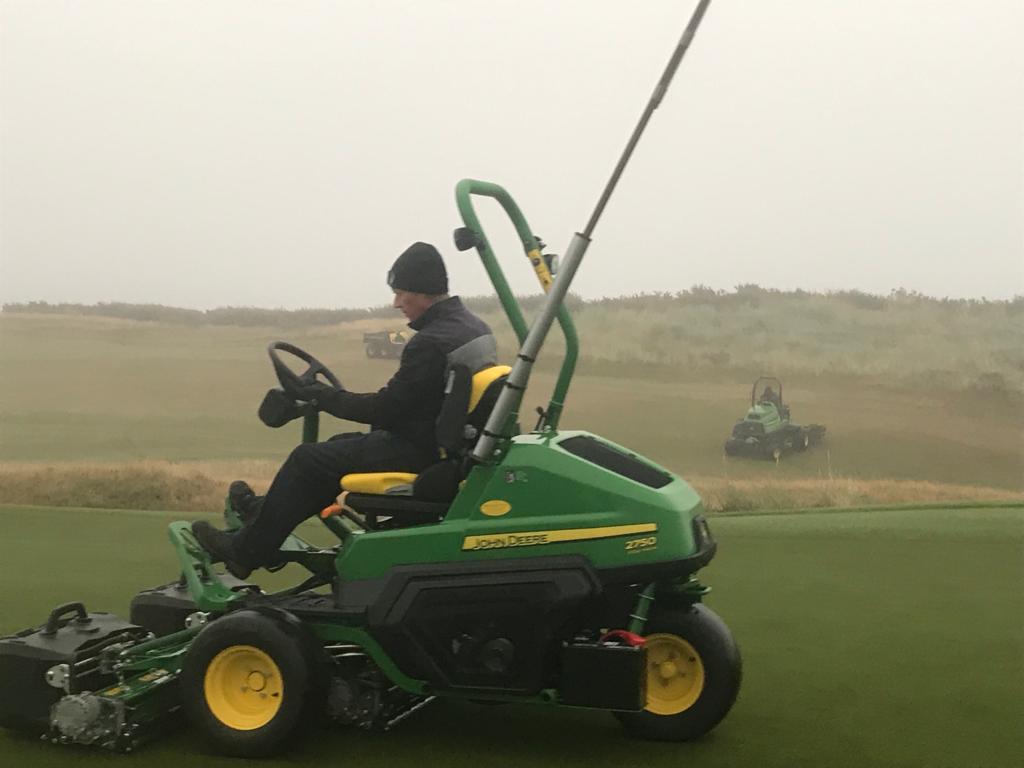 RickyNei11's tweet image. Final delivery this week was to Royal County Down GC. Many thanks from @JohnstonGilpin for the purchase and to Eamonn, @Garycrawford086, Noel and greens staff for choosing the @JohnDeere 2750E triplex mower to maintain their greens. #TechControl #professional @greenkeepingire
