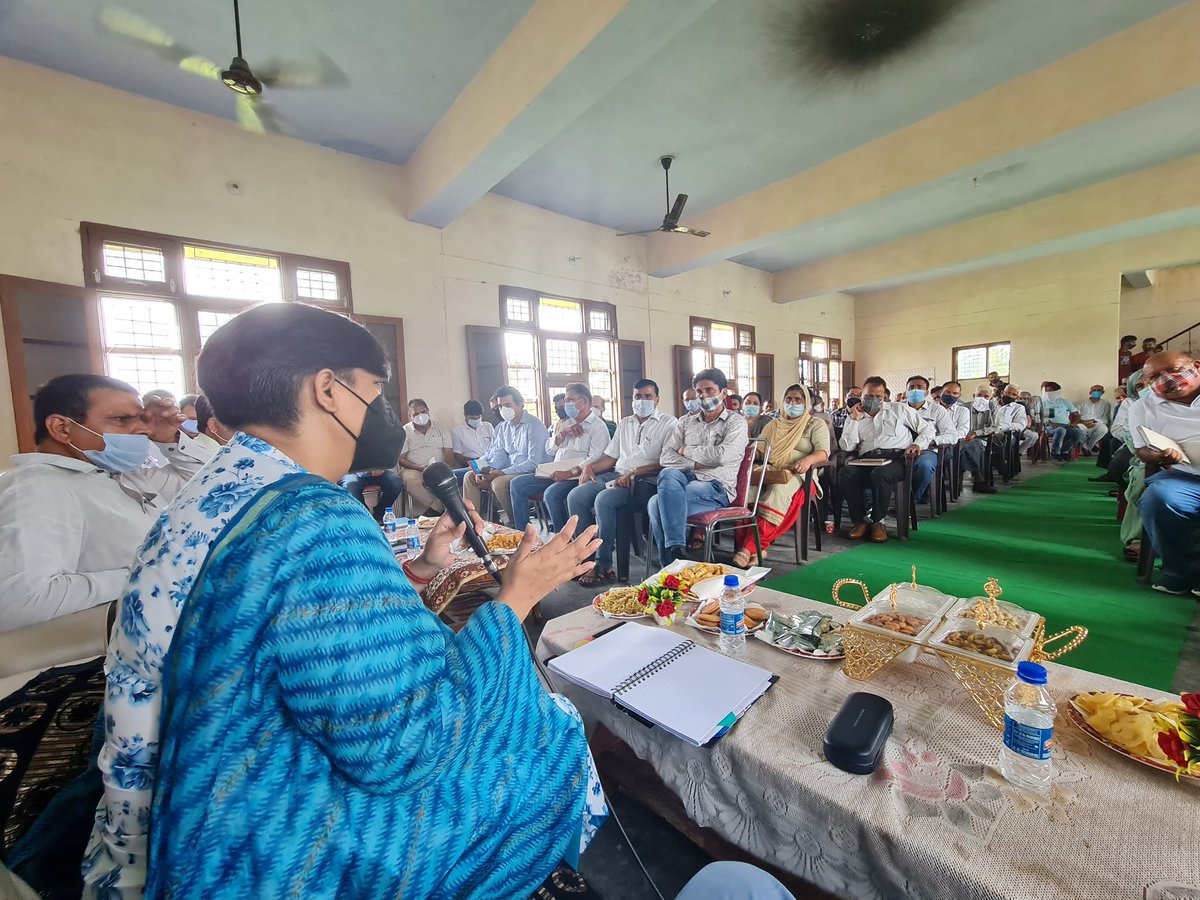 dcsambaoffice's tweet photo. District Administration #Samba taking governance at doorstep, today, held a public outreach programme at CFC, #Balore of #nud block of district #samba; DC assesses pace of developmental works, saturation of Public welfare schemes and resolves grievances @diprjk https://t.co/xQ6sePRCKy