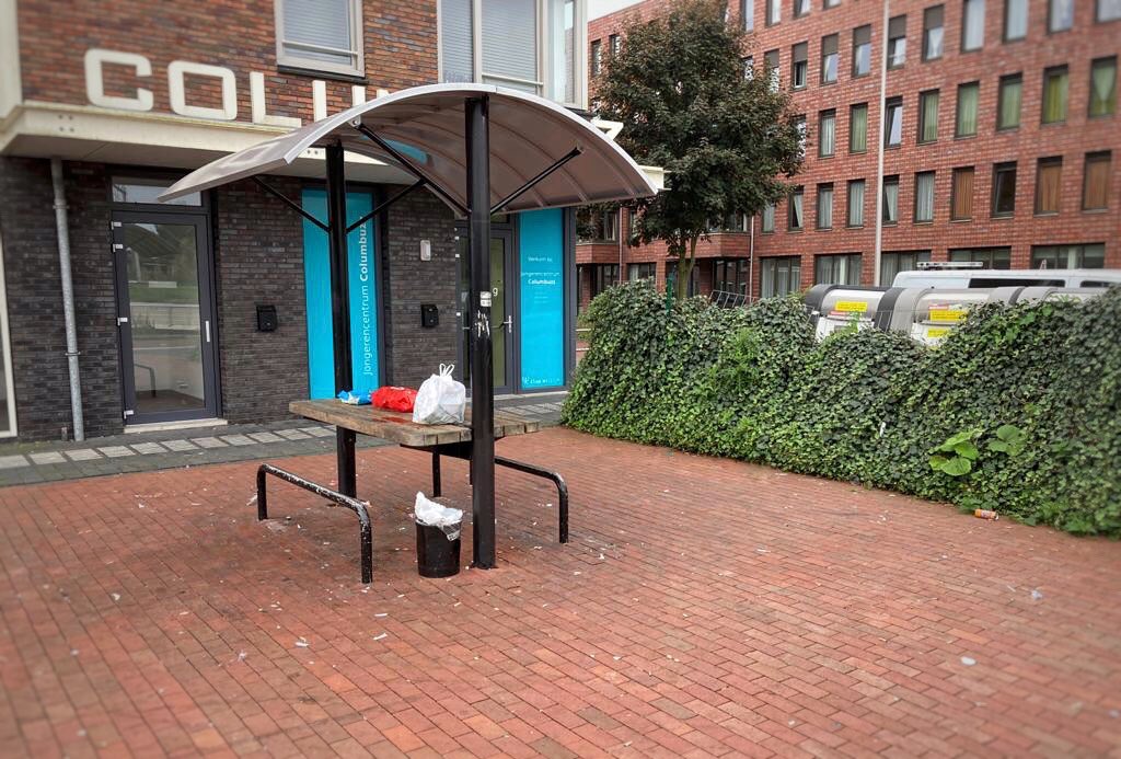 handhaving1441's tweet photo. Ok, we zien hier en daar nog wel een verbeterpuntje, maar er is in ieder geval een poging gedaan om de boel een beetje op te ruimen #columbuzz #weidevenne #leefbaarenveilig https://t.co/iONxVuscAu