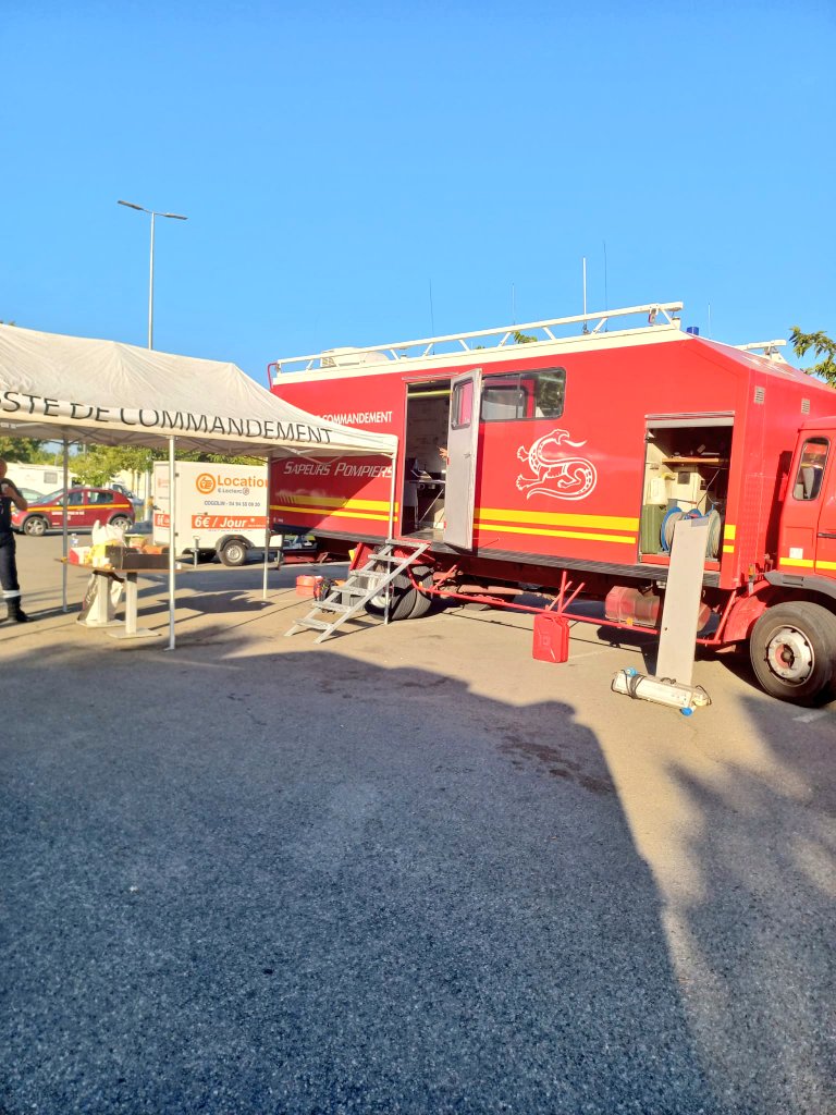 SDIS83's tweet photo. Au même titre que les soldats du feu, ils sont mobilisés depuis le début de l'incendie pour assurer le Soutien Sanitaire Opérationnel #SSO #SSSM83, le Soutien Logistique (3600 repas/jour, mécanique...), la cartographie #GSIC #KSAT et la gestion de l'opération #CODIS83 #PCS. MERCI https://t.co/7aZR9ZaOCZ