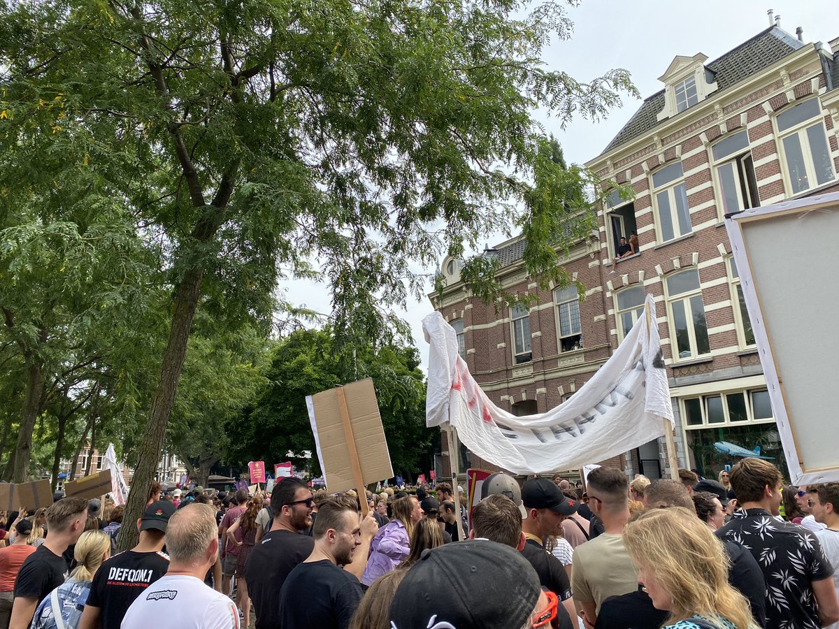 WendyGrutters's tweet photo. #unmute #eventsector luister #denhaag. Pff laatste demo was 40 jaar geleden voor mij 😳 https://t.co/yWyQToCxnD