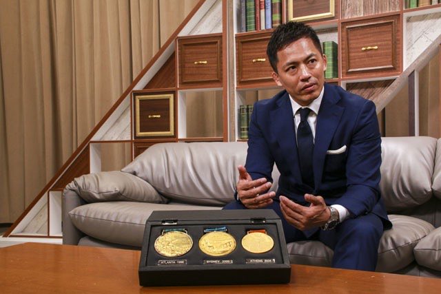 konykonishi's tweet photo. 東京2020パラリンピック聖火リレー集火式
アンバサダーの柔道家🥋
野村忠宏さんが当店のオーダースーツを着用して頂きました。
#bespoketailordmg #bespoke #ordermade #suits #ordersuits https://t.co/3ZCOarjtN9