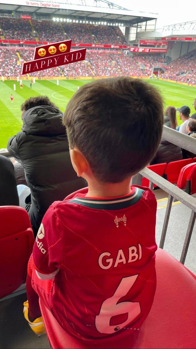 portalthiago6's tweet photo. 📷| Além de sua esposa Julia, seus dois filhos, Gabriel e Siena, também marcaram presença no estádio, 

📲 juliavigas https://t.co/nkZs3vTSjd