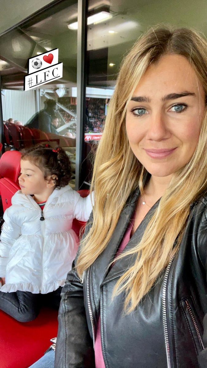 portalthiago6's tweet photo. 📷| Além de sua esposa Julia, seus dois filhos, Gabriel e Siena, também marcaram presença no estádio, 

📲 juliavigas https://t.co/nkZs3vTSjd