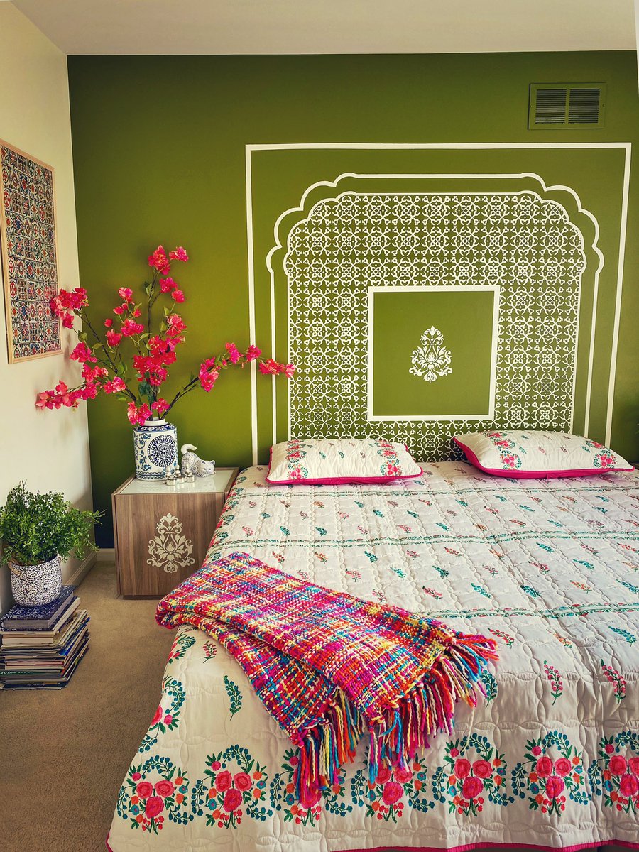 goodhomesindia's tweet photo. With a lake next door, @cshilpkari ‘s family home in Chicago is surrounded by nature! 
#goodhomesmagazine #hometour #home #nature #green #indian #traditional https://t.co/GzqI8Jsx4K