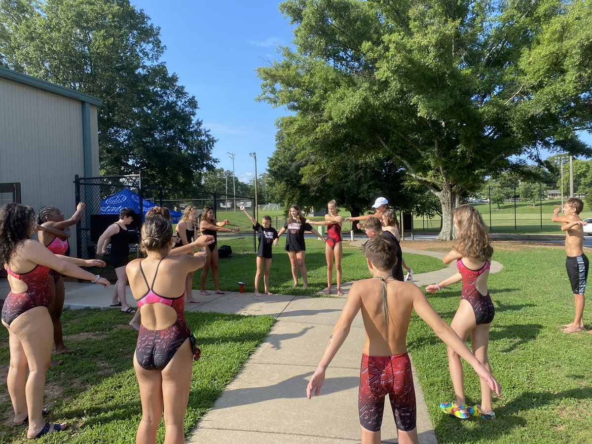 Stretchin’ and goal settin’ before our first meet today! Go Rams! 🐏🐏🐏<a href="/HHSRamAthletics/">Hillcrest Athletics</a>