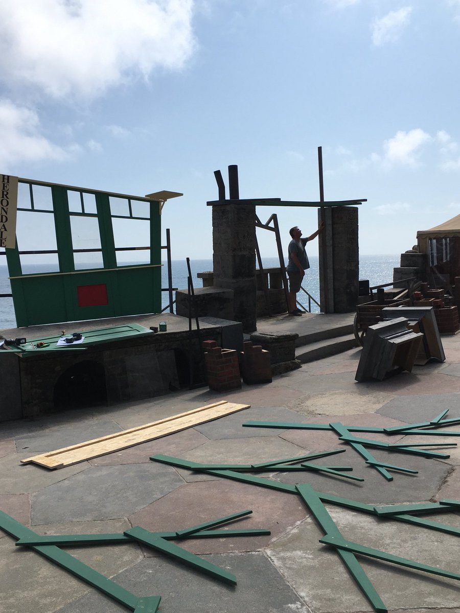 Get in day ⁦<a href="/minacktheatre/">Minack</a>⁩ #wolvesofwilloughbychase