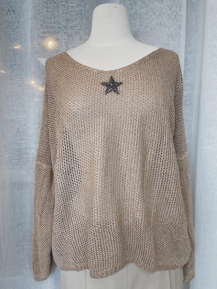 The softest addition to your outfit you'll need! A lightweight sweater to help you transition into the chillier months ahead! Decorated with a star decal and a hint of sparkle throughout ✨ Comes in Blue and Beige #shopodeon  #odeonboutique #newhavenct #westvillevillage  #ilov...