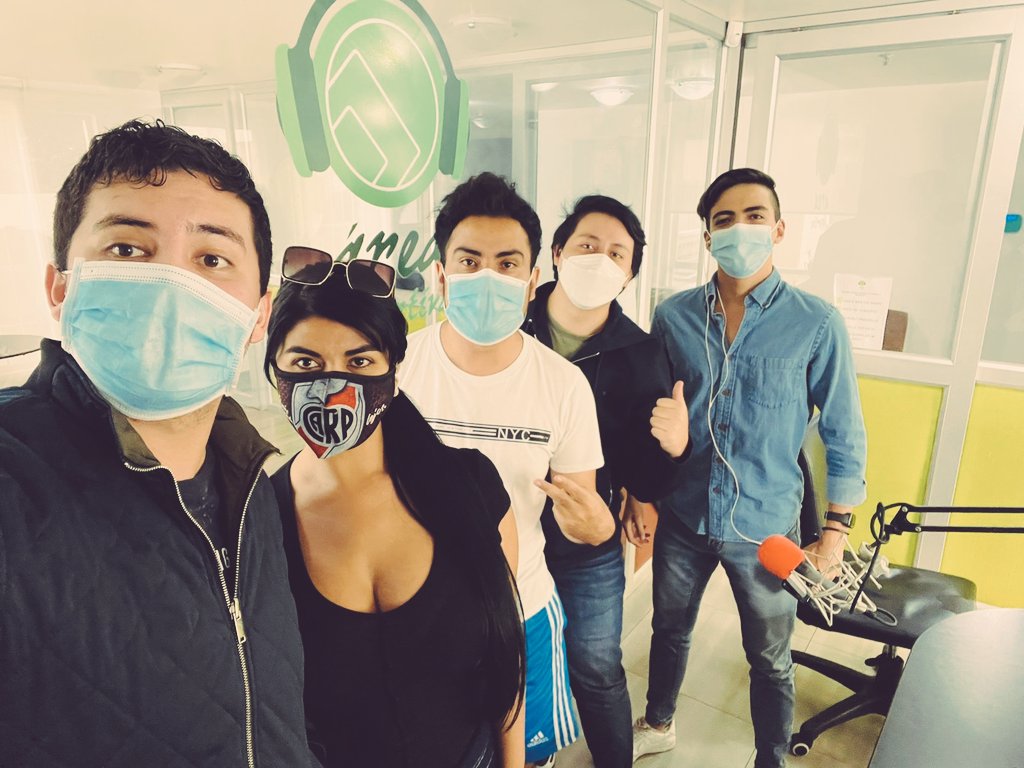¡La bandaaaaaa! 🎙️
'Fútbol en el Área'
¡Al aire! 📻