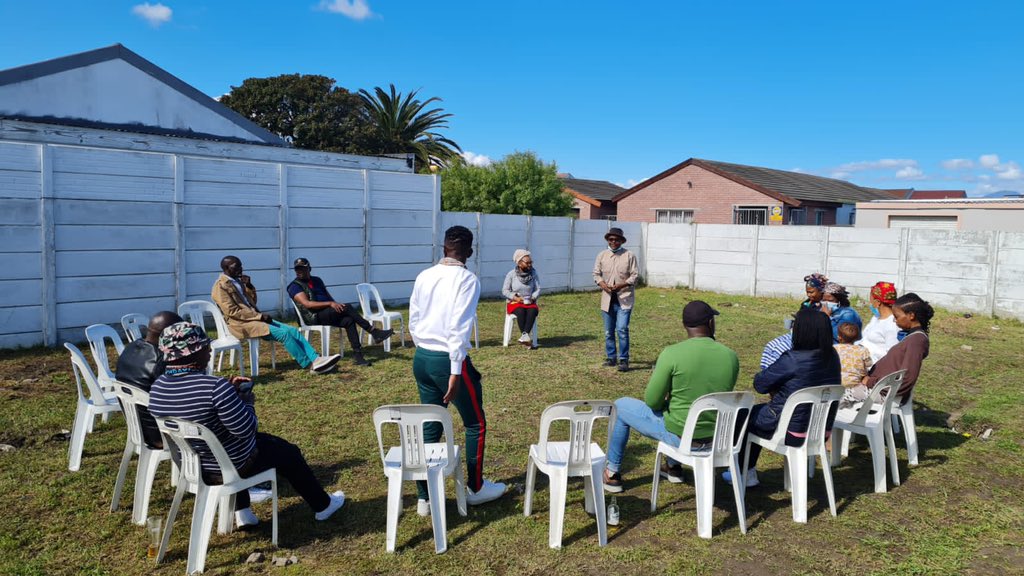 umjaka's tweet image. The day after we said farewell to my wonderful mother 🙏🏾 Very comforting to know you have family support. The Mbebe-Rhudulu #FeedbackSession is in full effect ✊🏾 #RIPMama