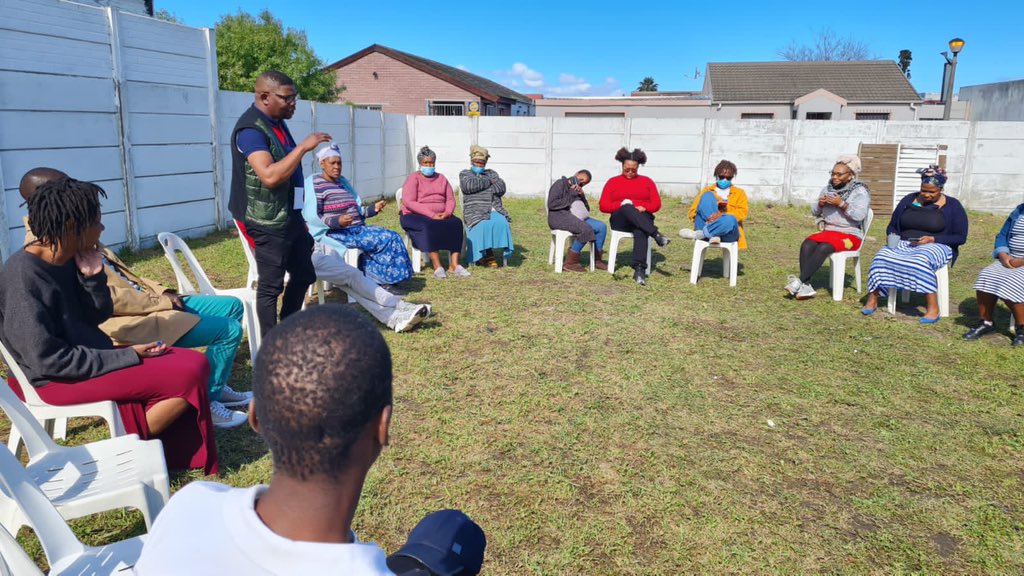 umjaka's tweet image. The day after we said farewell to my wonderful mother 🙏🏾 Very comforting to know you have family support. The Mbebe-Rhudulu #FeedbackSession is in full effect ✊🏾 #RIPMama