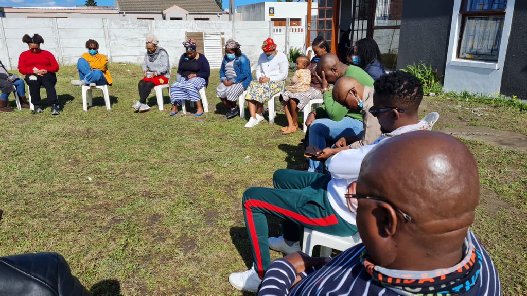 umjaka's tweet image. The day after we said farewell to my wonderful mother 🙏🏾 Very comforting to know you have family support. The Mbebe-Rhudulu #FeedbackSession is in full effect ✊🏾 #RIPMama