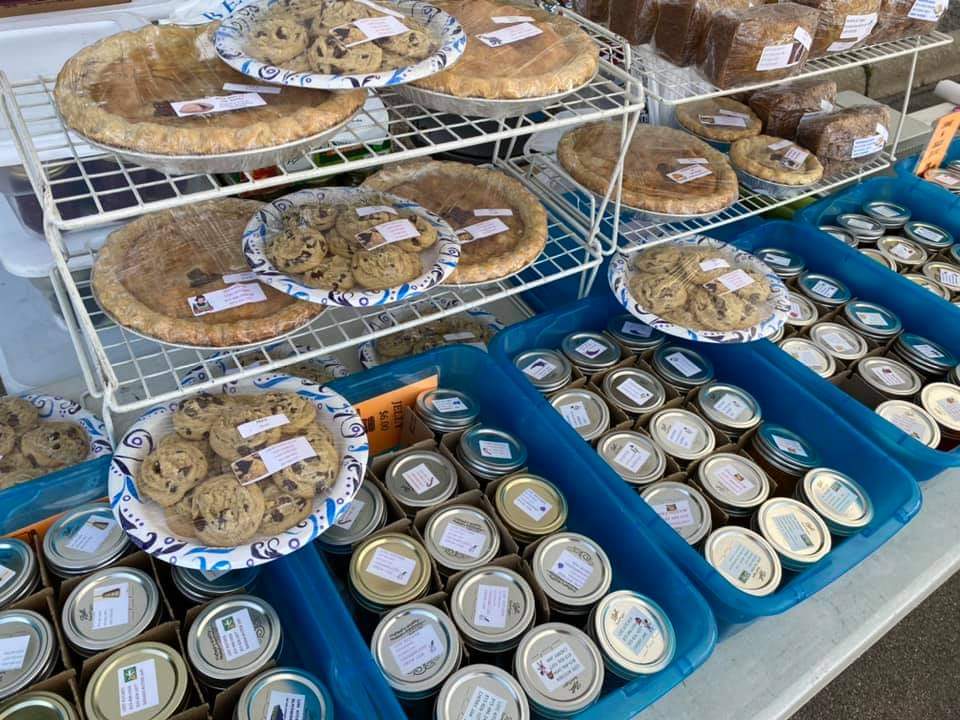 PickUsOttawaIL's tweet photo. Farmers Market is open from 8 until 12:30 for farm fresh produce including sweet corn and tomatoes. Stop at Prairie Fox Books at noon to hit the Chamber Executive in the face with a pie for charity! 

@ottawachamberil #pickusottawail #ottawail #enjoyillinois #enjoylasallecounty https://t.co/wql0TcjUxz