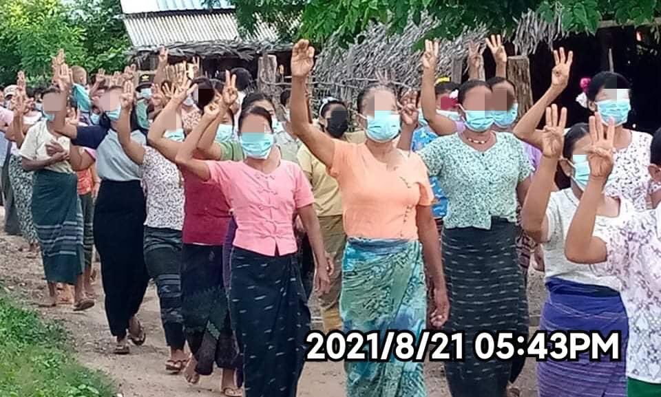 klatpri's tweet image. People from Myaing Twp Basic Education General Strike Committee and villages in the northwest zone joined the protest this evening, with the slogans calling for the end of the dictatorship.
RECOGNIZE NUG TO SAVE DEMOCRACY     #WhatsHappeningInMyanmar  #Aug21Coup