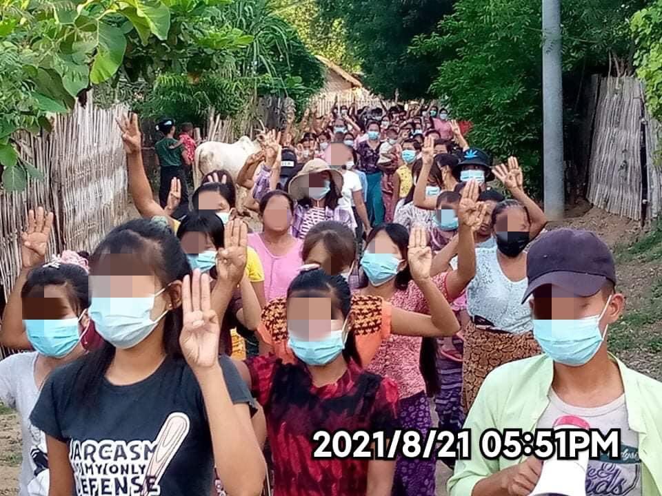 klatpri's tweet image. People from Myaing Twp Basic Education General Strike Committee and villages in the northwest zone joined the protest this evening, with the slogans calling for the end of the dictatorship.
RECOGNIZE NUG TO SAVE DEMOCRACY     #WhatsHappeningInMyanmar  #Aug21Coup