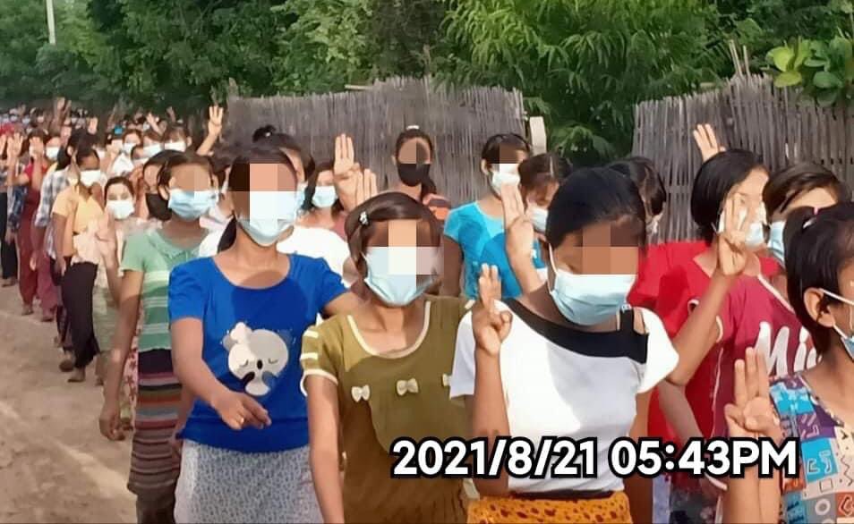 klatpri's tweet image. People from Myaing Twp Basic Education General Strike Committee and villages in the northwest zone joined the protest this evening, with the slogans calling for the end of the dictatorship.
RECOGNIZE NUG TO SAVE DEMOCRACY     #WhatsHappeningInMyanmar  #Aug21Coup