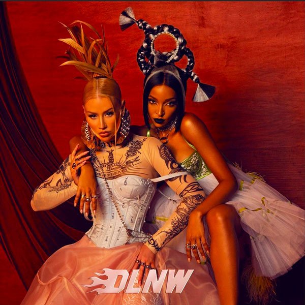 PopCraxe's tweet photo. 🎧| 1 year ago, @IGGYAZALEA dropped her second collab with @Tinashe called "Dance Like Nobody's Watching".

The song never had a music video it flopped but it still managed to achieve over 15 Million streams. https://t.co/z5sQ8UF87c