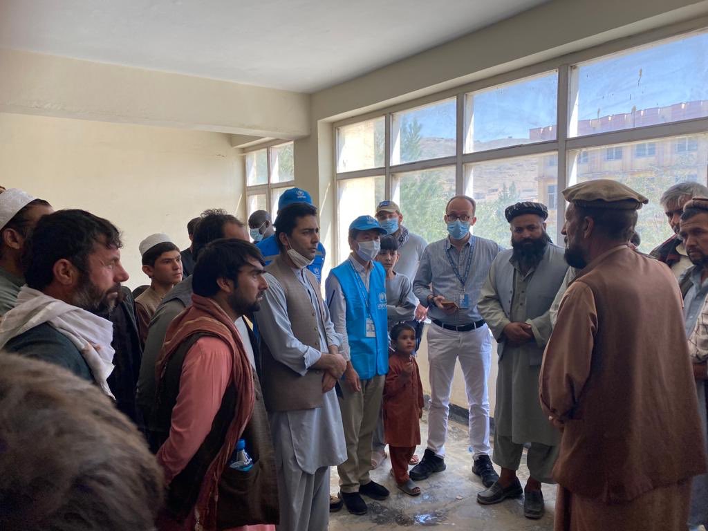 UNHCRAfg's tweet photo. @UNHCRAfg @WFP #Afghanistan #StayAndDeliver Joint mission in PD7 #Kabul, 286 #IDP families displaced due to conflict frm northeastern region. #Emergency assistance include NFI&amp;food. Majority wish to return home &amp; requestng assistance. Sustained int’l community support is critical https://t.co/TgDzci5w6J