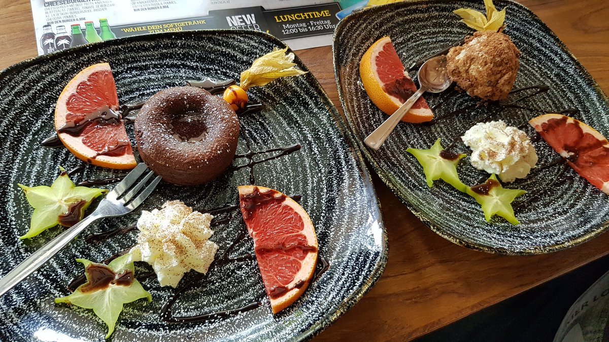 xMarySae's tweet photo. Mit @Souleenex und @Passivgenie das Lieblingsrestaurant unsicher machen und dann gleich noch ins Kino! 😍 https://t.co/9rhZUqDtju