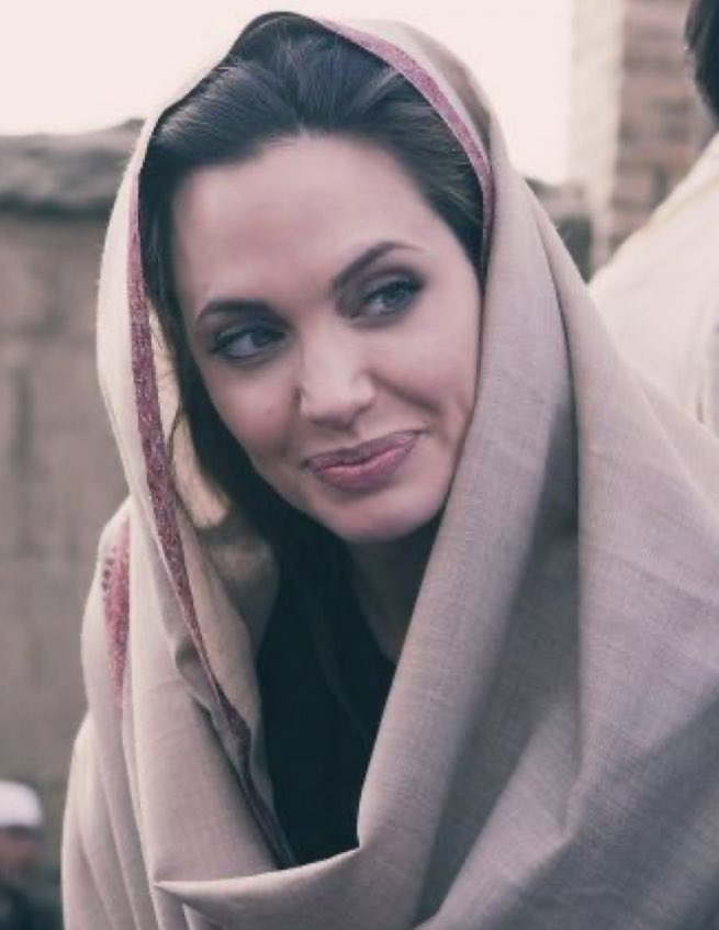 Angelina Jolie made his Instagram debut with a pic of a letter which she received from an Afghan Girl.
#AngelinaJolie a real Queen.
Thank you Angelina Jolie for being the voice of innocent Afghan girls and women🙏
#PeaceForAfghanistan pic.x.com/fodkappx74