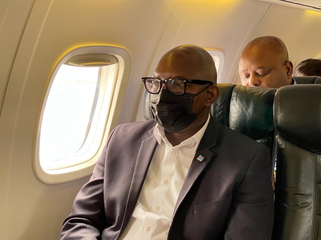PatrickMuyaya's tweet photo. #RDC : A la tête d’une forte délégation gouvernementale, le premier ministre @LukondeSama conduit à partir de ce samedi 21.08.2021 une mission d’évaluation, de soutien à la population et d’appui aux #FARDC dans les provinces du Nord Kivu et de l’Ituri sous #EtatDeSiege https://t.co/zOz4AF8Zwe