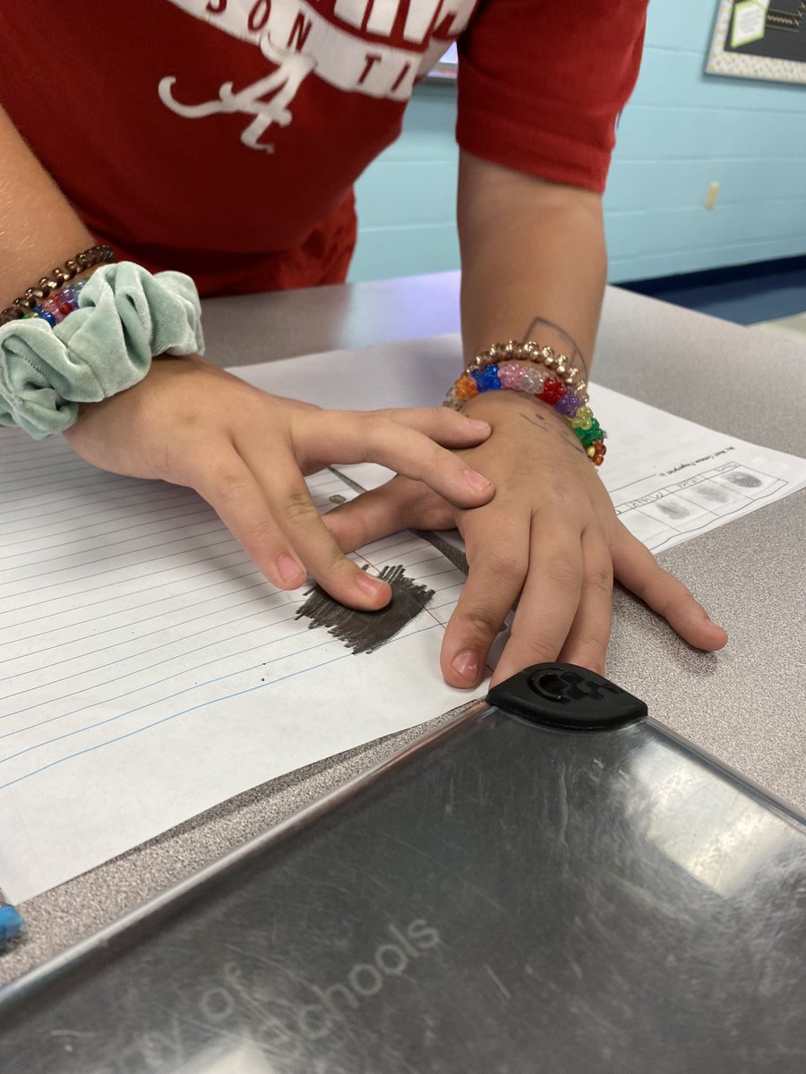 emohler3108's tweet photo. Fingerprint lab on Friday ππΌπ¬ #ThatScienceHour #TheyLovedIt #CollectingClassData #MakingGraphs https://t.co/M7jwKI6Rl4