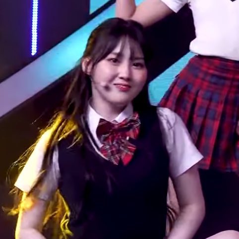 chaehyun hours tweet media