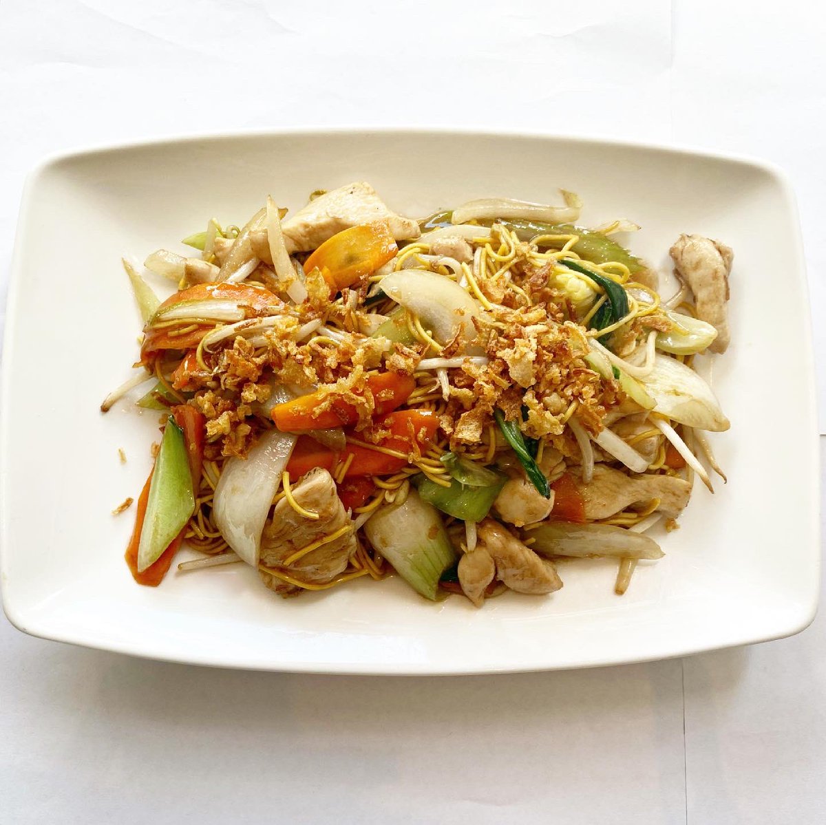 PhamHouse_WH's tweet photo. Let’s try stir-fried egg noodles with chicken( chicken chow mein)!!!😆😆😆 https://t.co/oAM2DQEs83