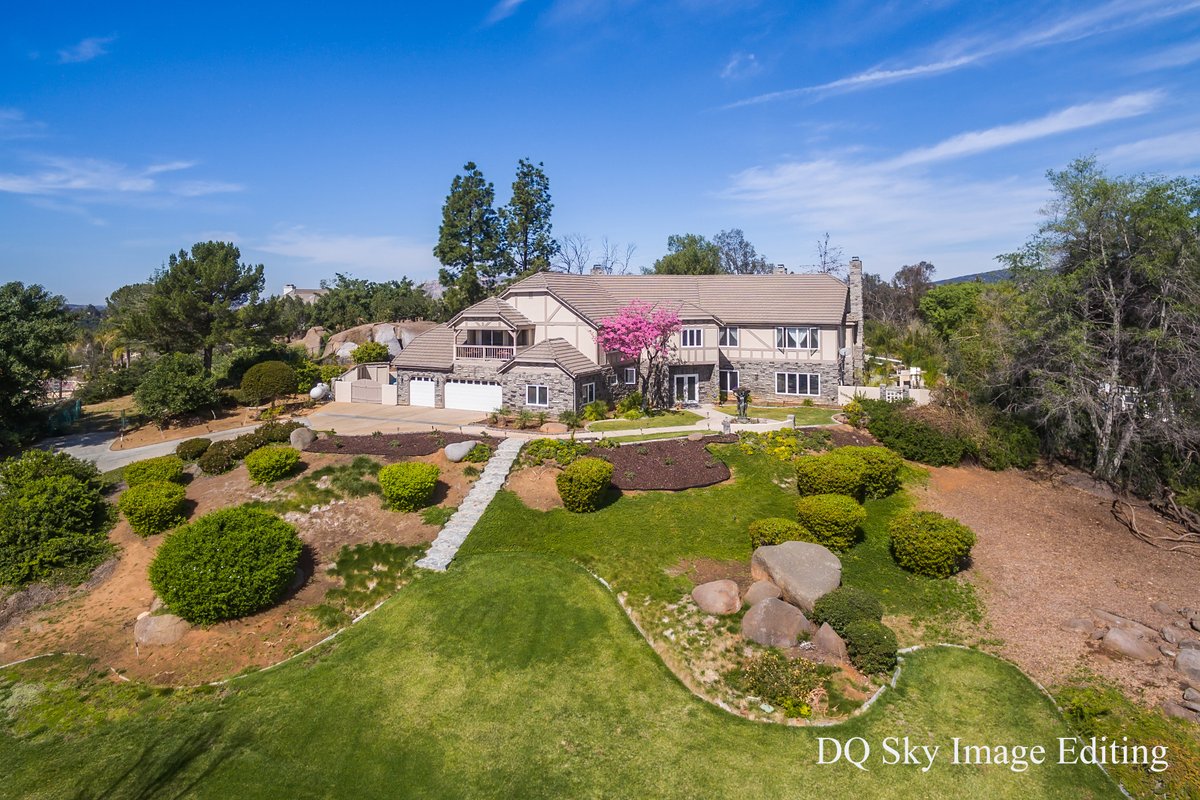 ImageEstate's tweet image. #RealestateimageeditingDQSky
Give us a one chance, we definitely sure we will satisfy all your needs in terms of quality or price and we sure that we will be most reliable for you.
 Please looking forward to assist you with my services,&amp;amp; send me the images.