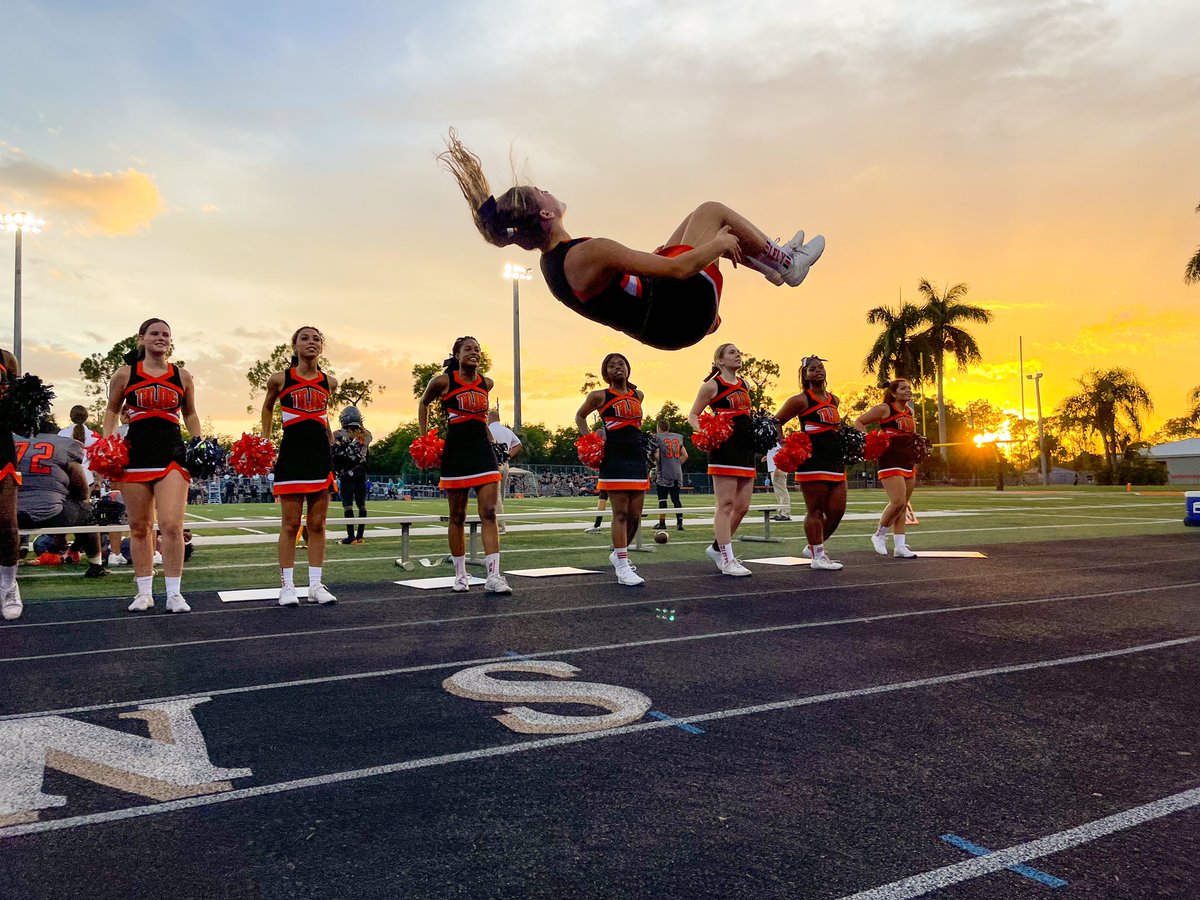 LelyCheer's tweet photo. BACK IN ACTION✨#lelycheer #wearelely @WeAreLely https://t.co/Tn21TOxvav