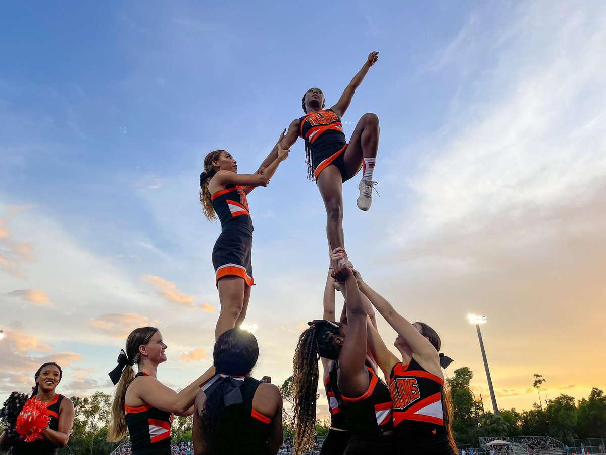LelyCheer's tweet photo. BACK IN ACTION✨#lelycheer #wearelely @WeAreLely https://t.co/Tn21TOxvav