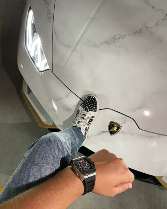 لون سيارتي الجديد ⚡️?
New color of my lambo ? https://t.co/CWqvdAvf7E