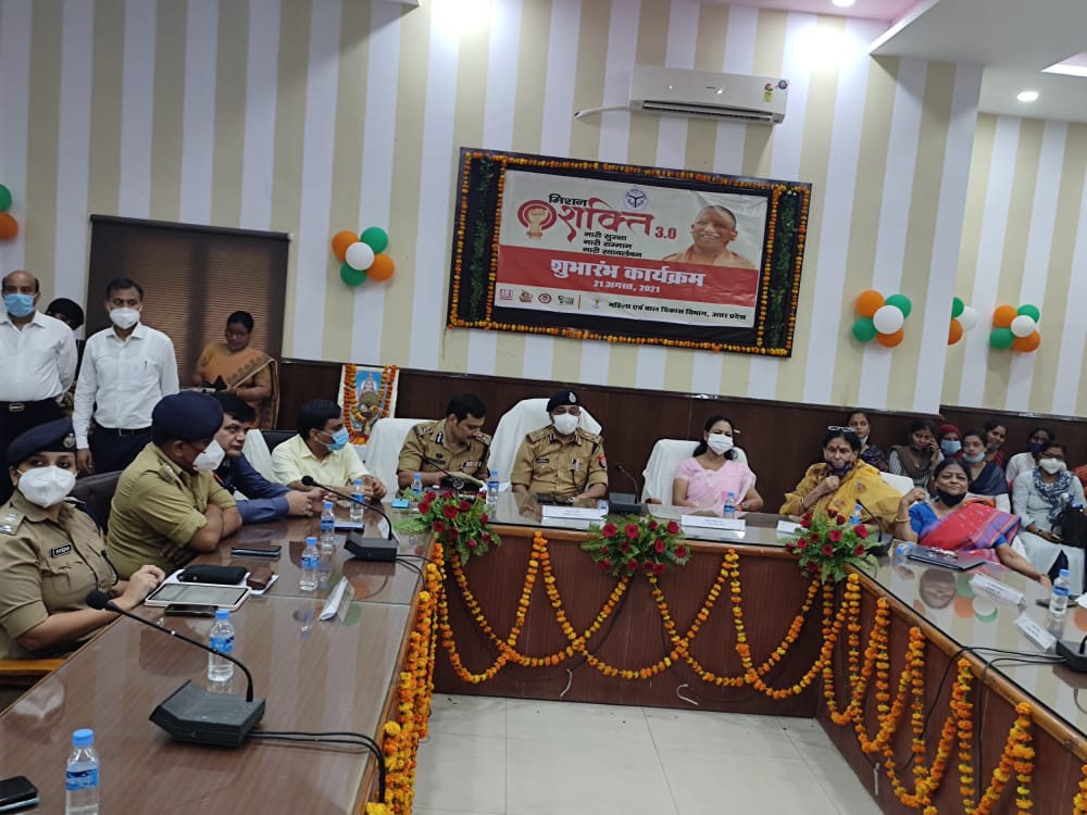 ADG ZONE KANPUR (@adgzonekanpur) on Twitter photo #UPCM <a href="/myogiadityanath/">Yogi Adityanath</a> महोदय द्वारा जनपद लखनऊ में #मिशनशक्तिफेज_3 कार्यक्रम का शुभारंभ किया, जिसका सजीव प्रसारण सम्पूर्ण उ0प्र0 में किया गया। इसी क्रम में <a href="/kanpurnagarpol/">POLICE COMMISSIONERATE KANPUR NAGAR</a> विकास भवन सभागार, रावतपुर में उक्त कार्यक्रम दृष्टिगत <a href="/adgzonekanpur/">ADG ZONE KANPUR</a> भानु भास्कर व अन्य अधिकारीगण उपस्थित रहे #UPCM <a href="/myogiadityanath/">Yogi Adityanath</a> महोदय द्वारा जनपद लखनऊ में #मिशनशक्तिफेज_3 कार्यक्रम का शुभारंभ किया, जिसका सजीव प्रसारण सम्पूर्ण उ0प्र0 में किया गया। इसी क्रम में <a href="/kanpurnagarpol/">POLICE COMMISSIONERATE KANPUR NAGAR</a> विकास भवन सभागार, रावतपुर में उक्त कार्यक्रम दृष्टिगत <a href="/adgzonekanpur/">ADG ZONE KANPUR</a> भानु भास्कर व अन्य अधिकारीगण उपस्थित रहे