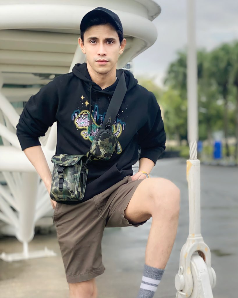AshravDaud's tweet photo. Heroes are made by the path they choose, not the powers they are graced with, Just be as hero as you are meant to be! 🦖

#CoachStoreKOL
#Coach
#CoachNY
#CoachCamo
#CoachCharterNSCrossbodyHybridWithCamo
#CoachRexyHoodie
#CoachSignatureCCoatedCanvasCitysole
#ASHmazing https://t.co/02Sn2gKiQ7
