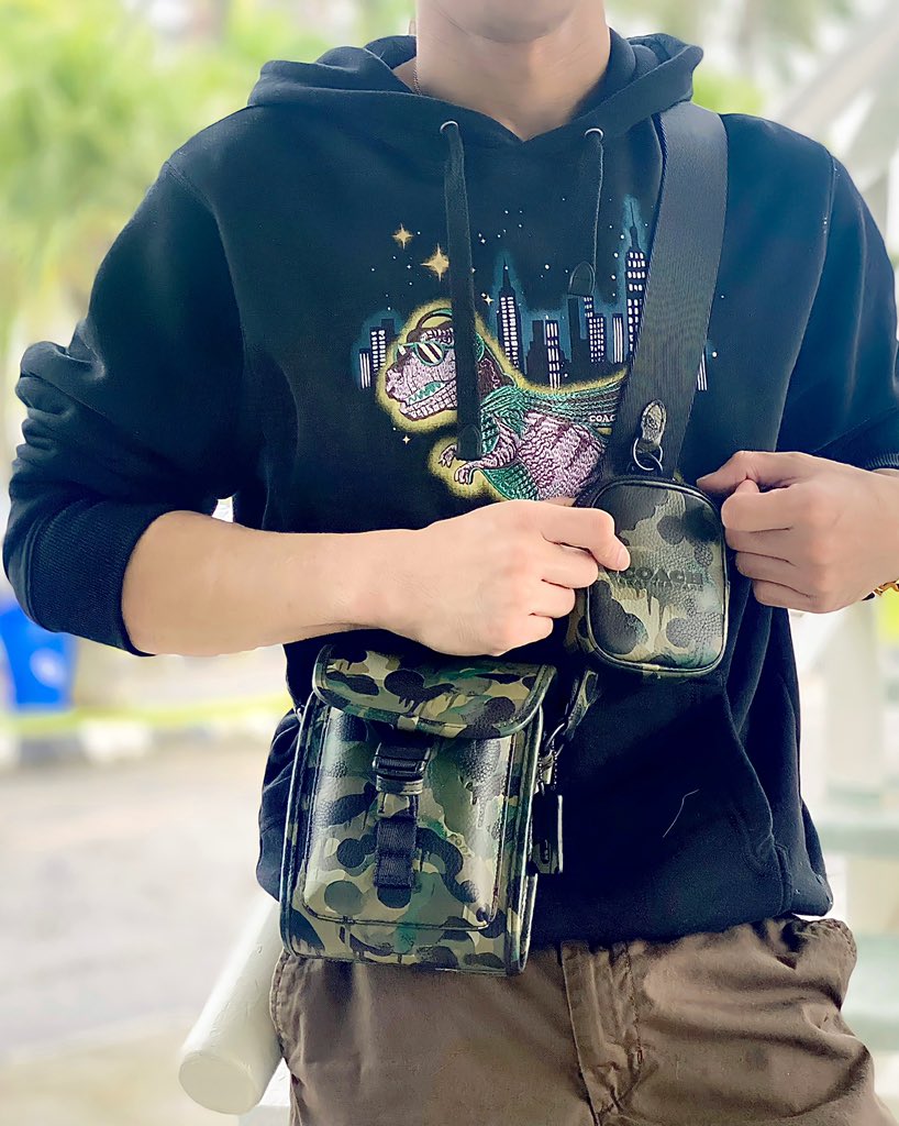 AshravDaud's tweet photo. Heroes are made by the path they choose, not the powers they are graced with, Just be as hero as you are meant to be! 🦖

#CoachStoreKOL
#Coach
#CoachNY
#CoachCamo
#CoachCharterNSCrossbodyHybridWithCamo
#CoachRexyHoodie
#CoachSignatureCCoatedCanvasCitysole
#ASHmazing https://t.co/02Sn2gKiQ7