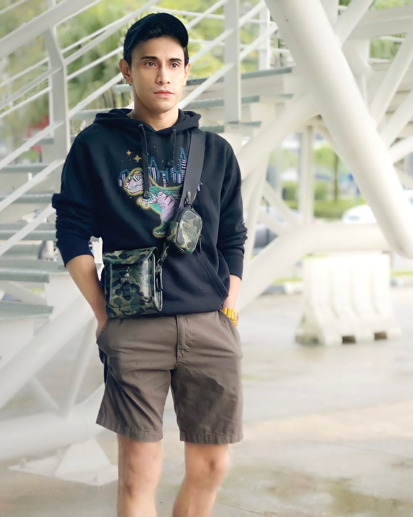 AshravDaud's tweet photo. Heroes are made by the path they choose, not the powers they are graced with, Just be as hero as you are meant to be! 🦖

#CoachStoreKOL
#Coach
#CoachNY
#CoachCamo
#CoachCharterNSCrossbodyHybridWithCamo
#CoachRexyHoodie
#CoachSignatureCCoatedCanvasCitysole
#ASHmazing https://t.co/02Sn2gKiQ7