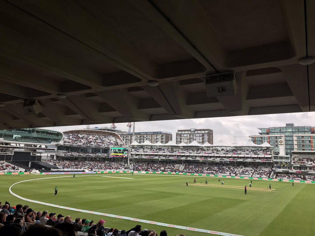 HelenKM22's tweet image. Fab day so far at Lords for @thehundred finals - c’mon the Pombears!