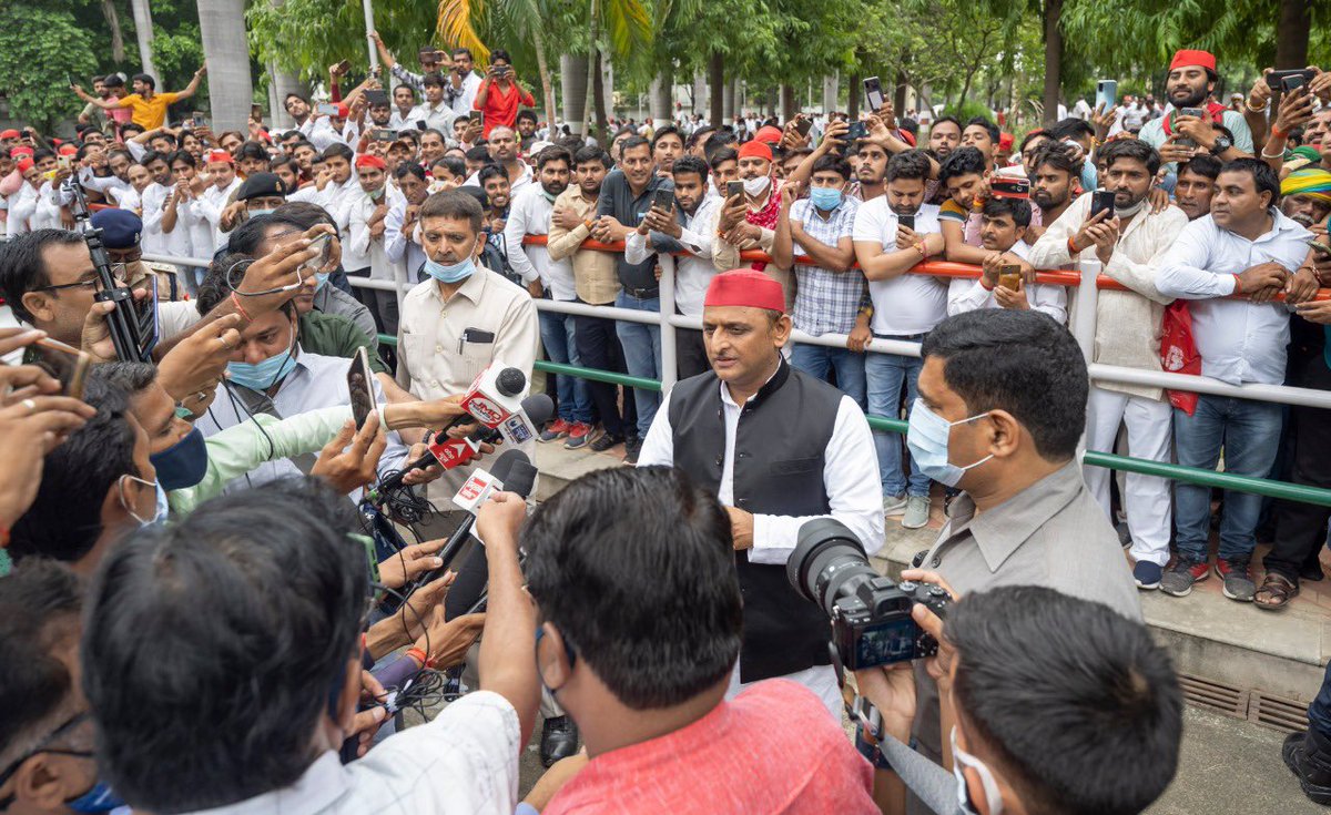 yadavakhilesh's tweet photo. #बाइस_में_बाइसकिल https://t.co/w1gghSti5Q