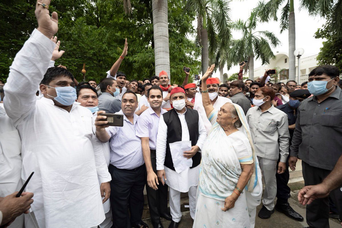yadavakhilesh's tweet photo. #बाइस_में_बाइसकिल https://t.co/w1gghSti5Q