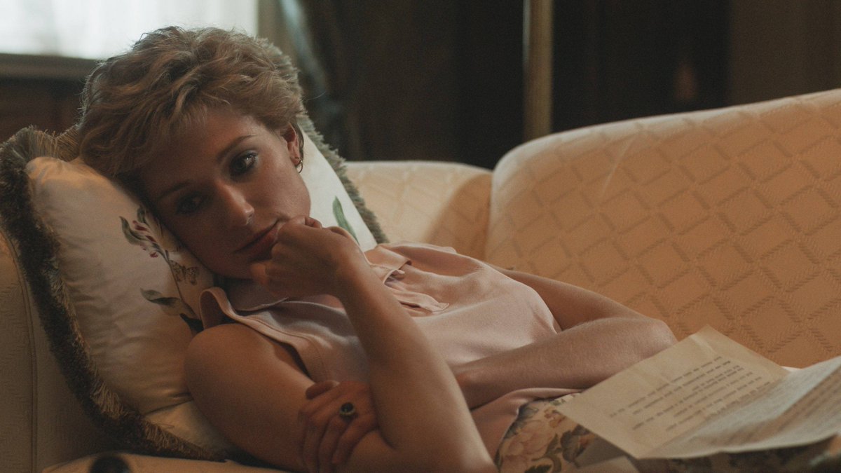 CinemaAccio's tweet photo. Por si te lo perdiste, está semana se dió a conocer el primer vistazo de los nuevos actores que interpretarán a la princesa Diana (Elizabeth Debicki) y al príncipe Carlos (Dominic West) en la quinta temporada de #TheCrown. https://t.co/03rgi9ol7W
