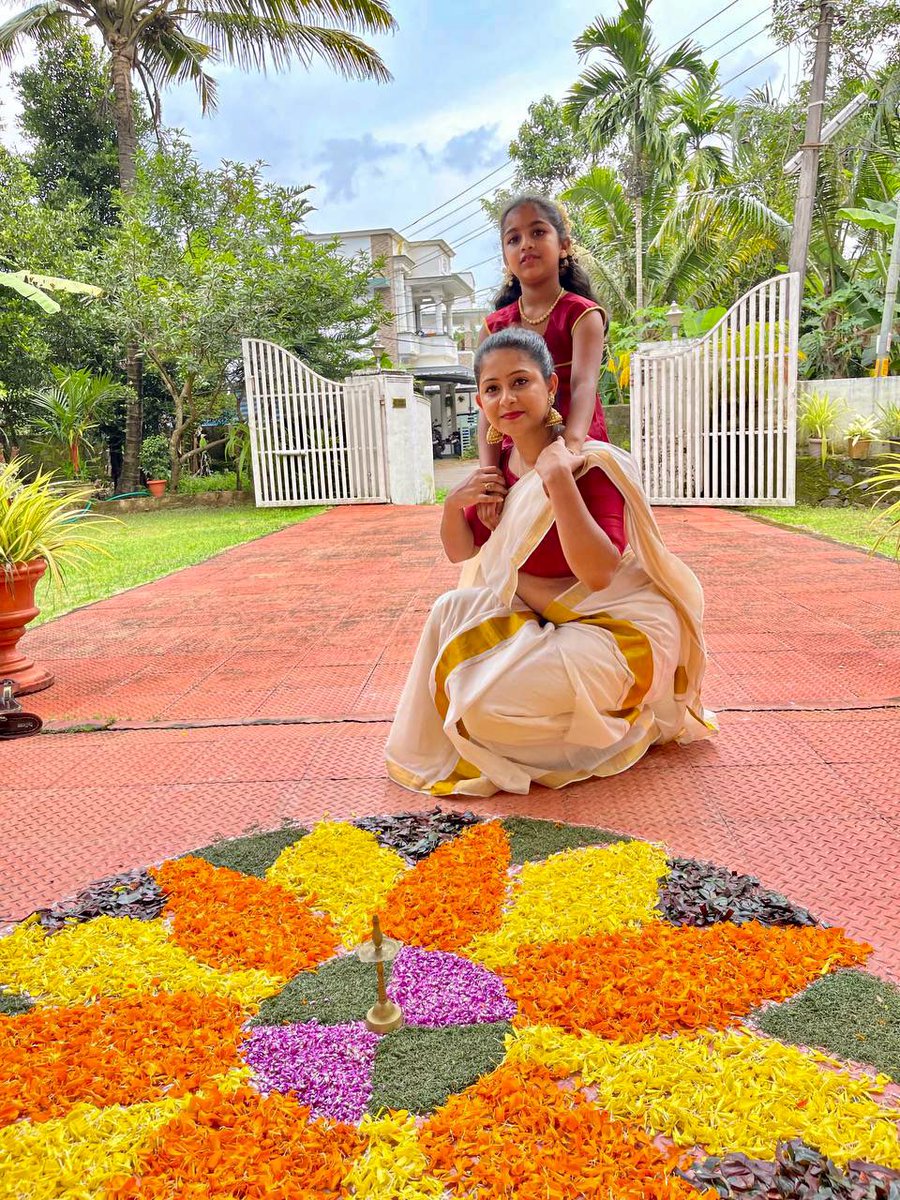 iamreshmajose's tweet photo. Onam 2021 #onam2021 #OnamAsamshakal #OnamSpecial #onamcelebration #OnamFestival #OnamVibes #keralasaree https://t.co/ZbwW7uEzCn