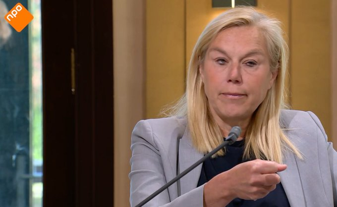 BarryRight2's tweet photo. @SigridKaag #KAAG :MOEDIGE UITSPRAAK VAN EEN VAN NEDERLANDS GROOTSTE LANDVERRADERS , DEZE GEMENE ONBETROUWBARE #D66 HEKS IS EEN NOTOIRE #OVERLOOPSTER NAAR DE #CORRUPTE #EU EN EEN FANATIEK #WEF AANHANGSTER , EEN SOORT HOLLANDSE #TALIBAN VROUW ! #PVDA #groenlinks #NOSD66 #RTL  #NRC #Nieuwsuur https://t.co/AwJHG7kjuB