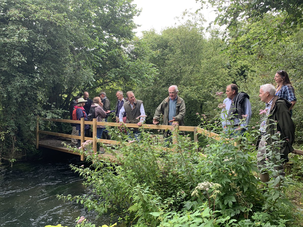 Positive day by the Itchen #chalkstream putting the world to rights. Warmly hosted by Roger & led by the amazing Charles R-W. Great to see so many old friends again @WessexRivers @WildlifeTrusts @WildTroutTrust @SalmonTroutCons @Chilternstreams @Hillfortian @VerValleySoc & others