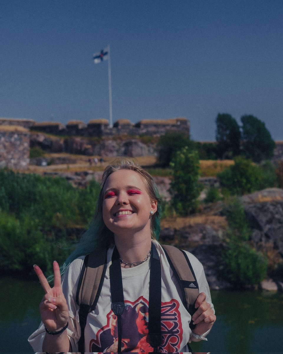 picture of me being a tourist in helsinki https://t.co/ltK4wkYbHH