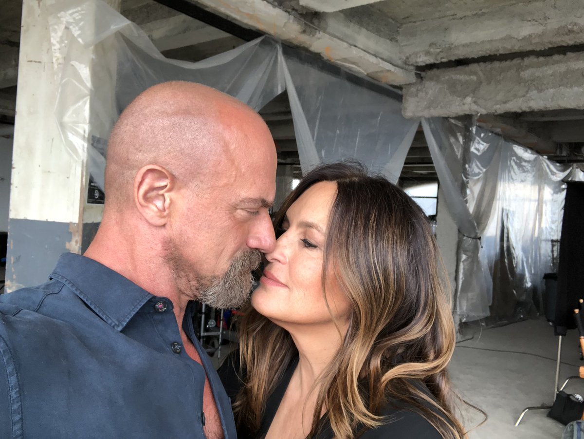 Chris_Meloni's tweet image. #rehearsing what @Mariska ?