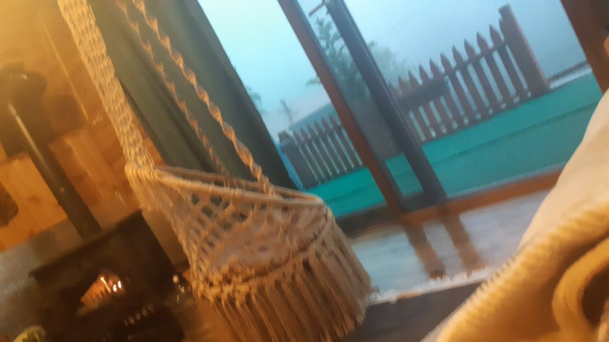 Mıh ağaçlarında ölür,
Sessizliği kader bilen kuşlar...

kbanudag📸