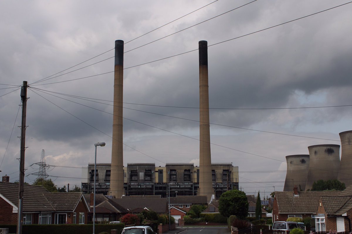 A view very soon to be no more. The boiler hall and iconic twin chimneys of <a href="/SSE/">SSE - A Better World of Energy</a>’s closed Ferrybridge ‘C’ Power Station, viewed from Windsor Drive.

They’re to be demolished tomorrow morning.
#ferrybridgepowerstation #ferrybridge