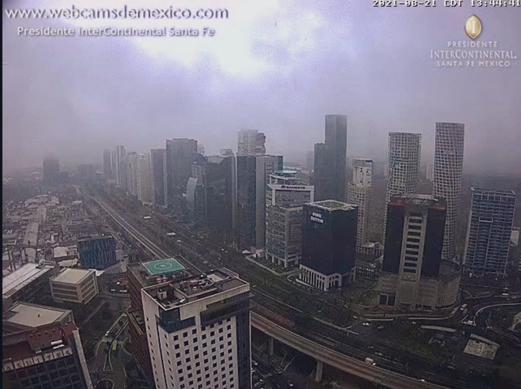ar2_mx's tweet photo. :#Ar2Clima🦎🌪:
Imágenes de la #CDMX bajo los remanentes del Huracán Grace en el momento que llegó como tormenta tropical hoy por la mañana.
Afortunadamente #BandaTwittera aquí YA SALIÓ EL SR. SOL ☀️..! https://t.co/lxvfuSVrHs